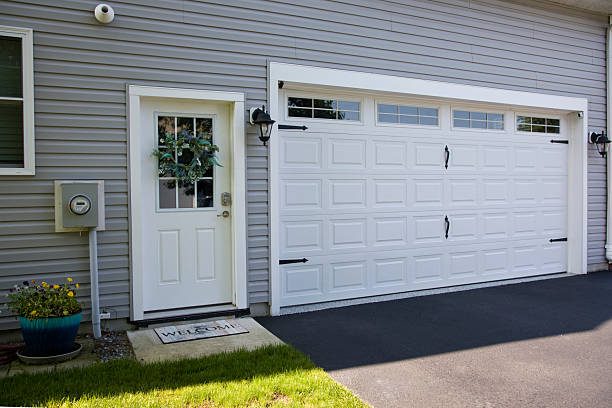 24/7 Emergency Garage Door Panel Replacement experts in Navarro County County, TX